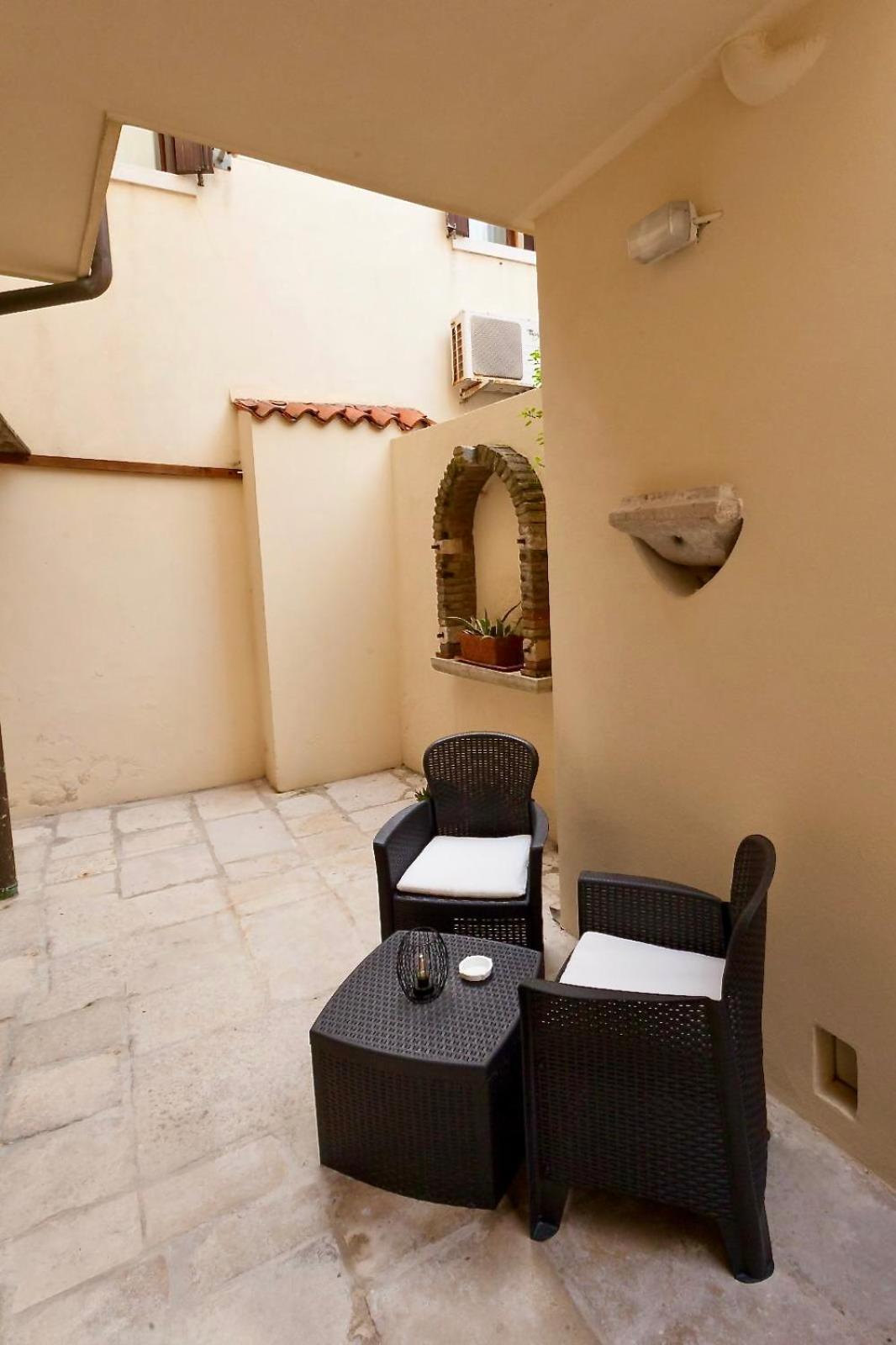 Casa Nostrana Apartment Чоджия Екстериор снимка